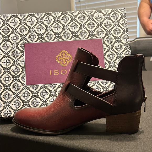 Isola Women's Maroon Ankle Booties - Picture 1 of 3